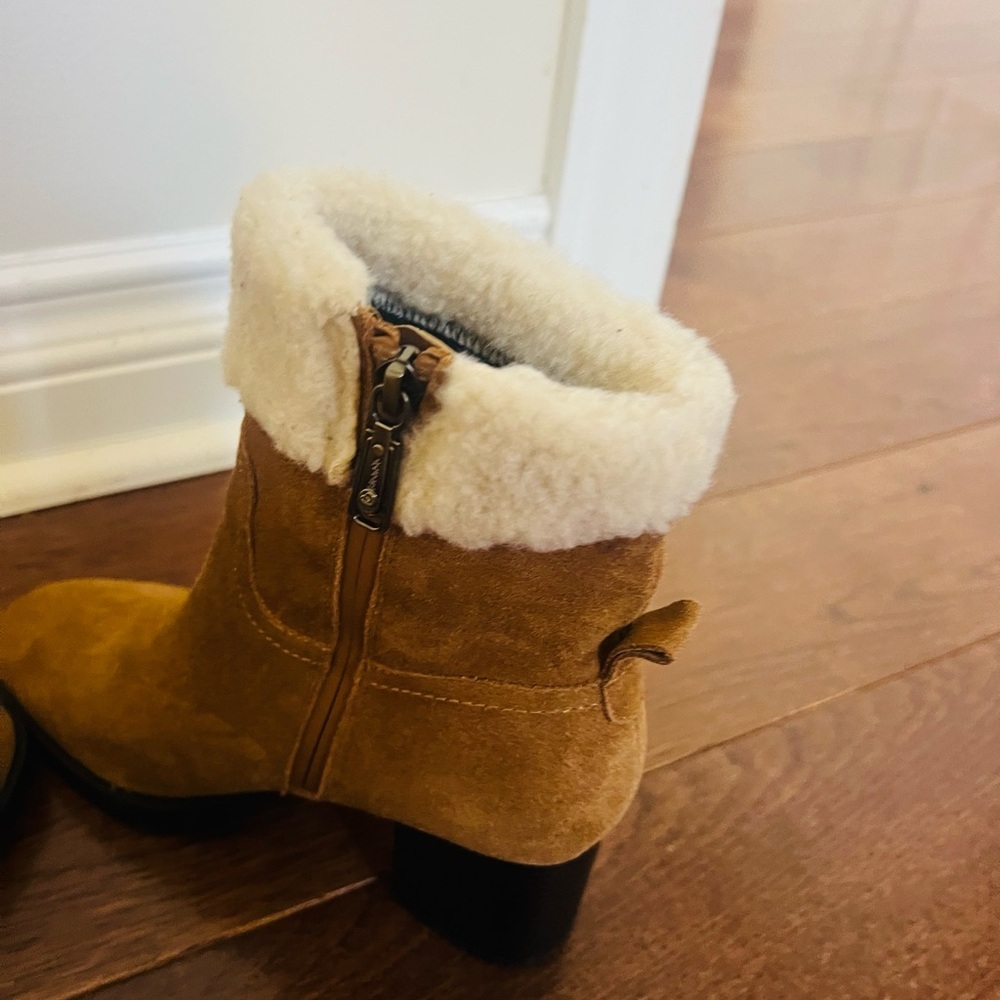 Blonde 7.5 Women's Tan Suede Ankle Boots with Cream Fur Lining like new! - Picture 10 of 11